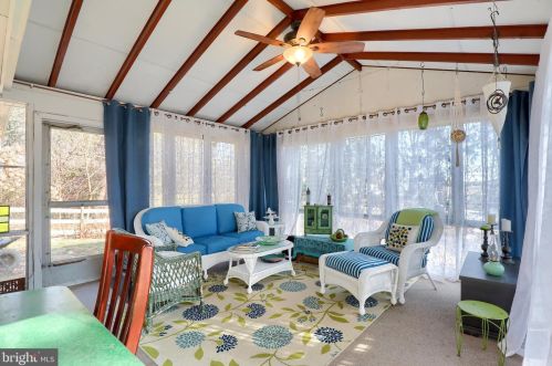 306 Blf Vw Dr, Lancaster PA 17601-4136 exterior