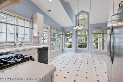 313 Devon St, Lakehurst NJ 08759-4636 exterior