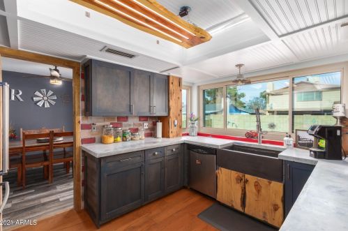 2464 Crocus Dr, Phoenix AZ 85053-5416 exterior