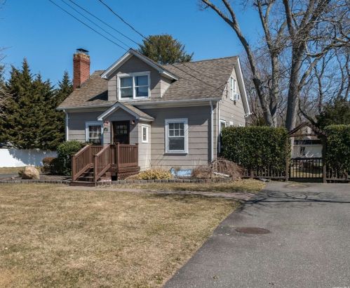 76 Ldg Ave, Huntington Station NY 11746-3438 exterior