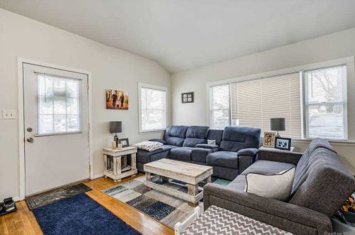 10 Pawnee Dr, Commack NY 11725-4210 exterior