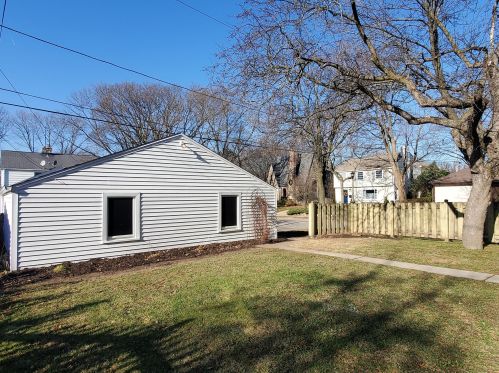 1631 Chateau Pl, Milwaukee WI 53217-6022 exterior