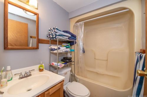 210 Geer Rd, Exeter CT 06249-2604 exterior