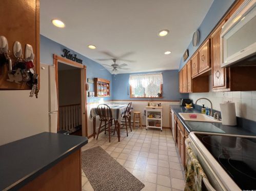 1040 Walnut Ave, Bohemia NY 11716-2176 exterior