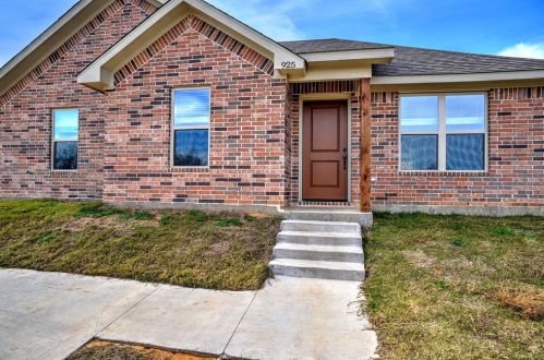 925 Barrett Ave, Denison TX  75020-5035 exterior