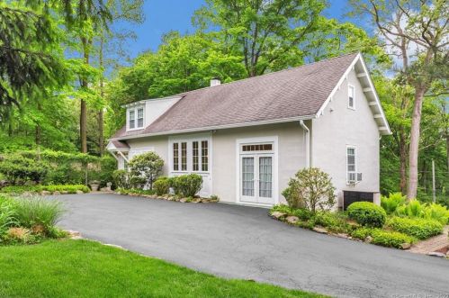 56 Calhoun Dr, Greenwich CT 06831-4405 exterior