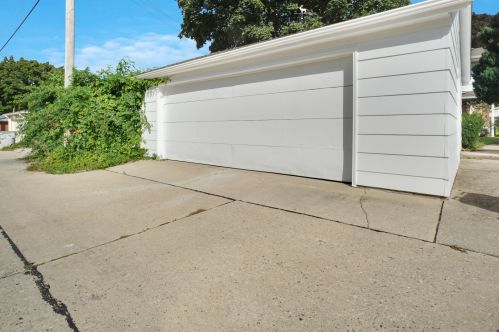 4859 87 St, Milwaukee WI 53224-4038 exterior