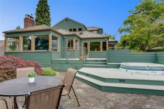 6900 56 Ave, Seattle WA  98178-2219 exterior