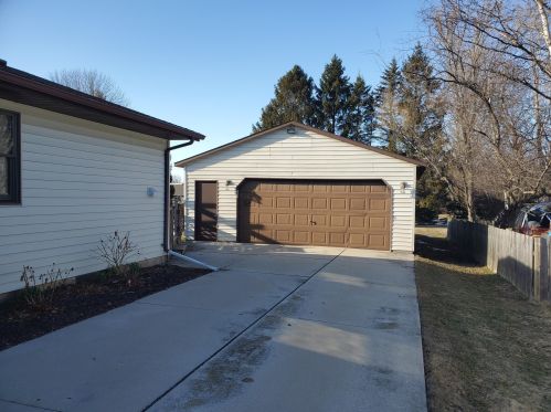 1130 Thomas St, Manitowoc WI 54220-2250 exterior