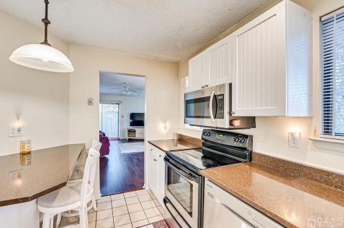 22 Carriage Pl, Edison NJ 08820-4020 exterior