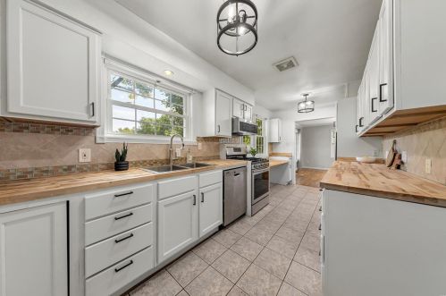 12143 Sunnycrest Pl, Hazelwood MO 63043-1222 exterior