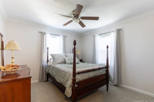 35 Red Oak Hl, Torrington CT 06790-8080 exterior