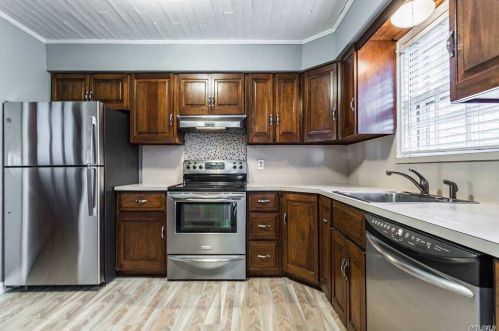 55 Albermarle Ave, Huntington Station NY 11746-2025 exterior