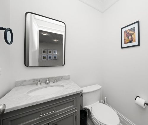 1630 Pr Ave, Chicago IL 60653-3207 exterior