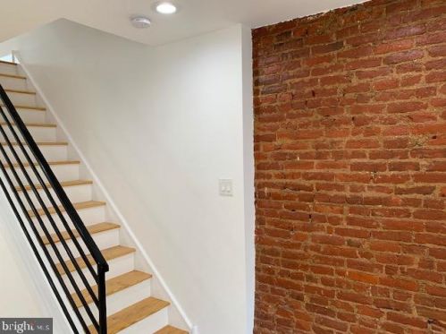 2257 Lawrence St, Philadelphia PA  19133-2920 exterior