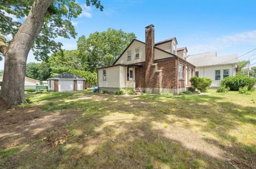 268 Morin St, Woonsocket RI  02895-2333 exterior