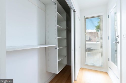 936 Leithgow St, Philadelphia PA 19123-1440 exterior