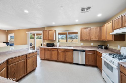 6931 Harrier Loop, Tucson AZ  85756-8614 exterior