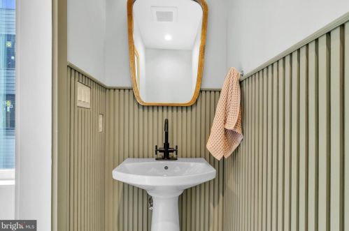 1613 2nd St, Philadelphia PA 19122 exterior