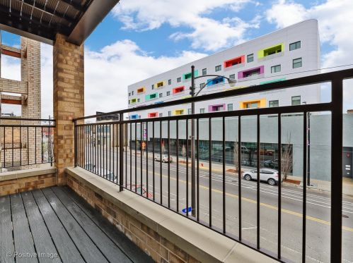 4033 Elston Ave, Chicago IL  60618-4113 exterior