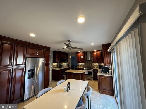 2269 Pne Rd, Huntingdon Valley PA 19006-4028 exterior