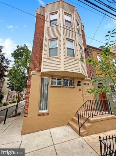 834 Bainbridge St, Philadelphia PA  19147-2031 exterior