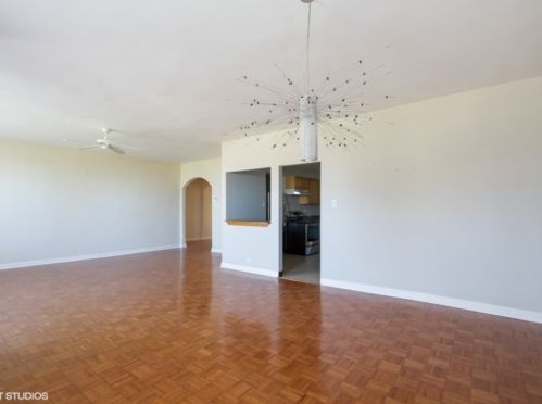 2860 76th St, Chicago, IL 60649-4447