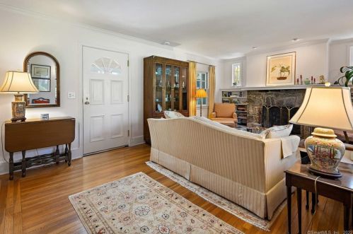 23 Buckingham Pl, Norwalk CT 06851-5004 exterior