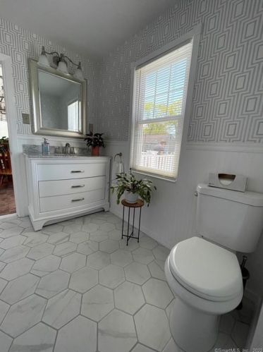 299 Mdw End Rd, Milford CT 06460-5642 exterior