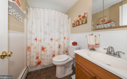 334 Kalmia St, Warminster PA 18974-4727 exterior