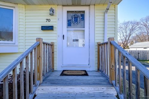 70 Caleb St, Portland, ME 04102-2236