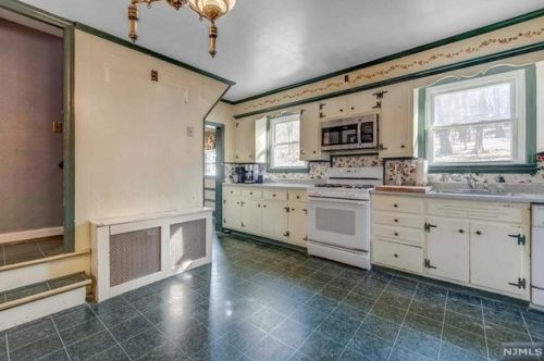 296 Saddle River Rd, Upper Saddle River NJ  07458-2108 exterior