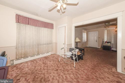 7122 Glenloch St, Philadelphia PA 19135-1215 exterior