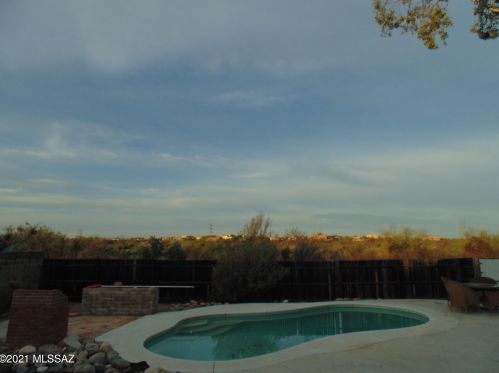 10600 Breckinridge Dr, Tucson AZ 85730-5018 exterior