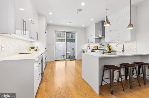 833 Bainbridge St, Philadelphia PA  19147-2009 exterior