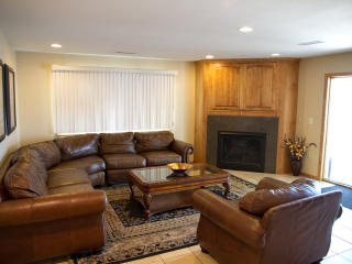 9424 Holmes Plz, Omaha NE  68127-2309 exterior