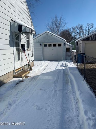 3060 Woodward Ave, Wyoming, MI