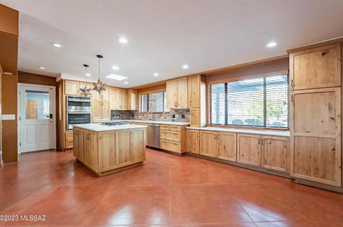 4305 Avenida Del Cazador, Tucson AZ  85718-7065 exterior