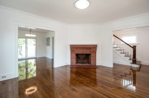 31 Greendale Ave, Worcester, MA 01606-2229