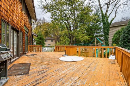 4 Fairhill Rd, Edison NJ 08817-2962 exterior