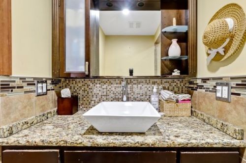 4214 Bernard St, Chicago IL 60618-1104 exterior