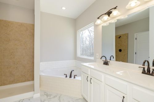 150 Village Circle Dr, Winfield MO 63389-2051 exterior