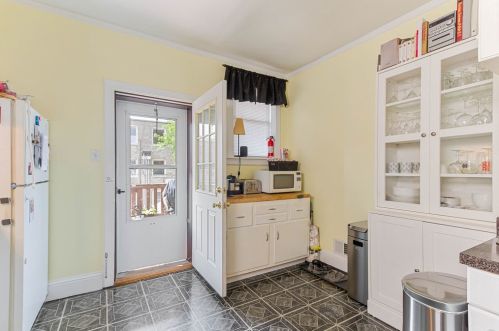 2235 Morse Ave, Chicago IL 60645-2932 exterior