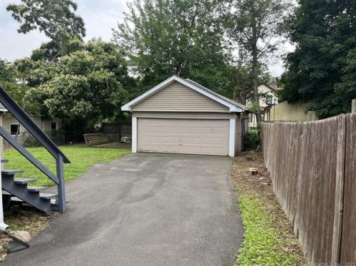 29 Foxon Pl, New Britain, CT 06053-2531