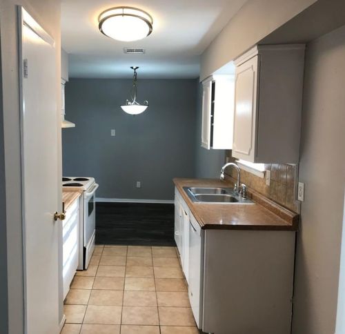 2425 Ridgewood St, Irving TX  75062-4103 exterior