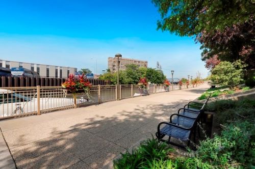 648 Oak St, Chicago IL  60610-7298 exterior