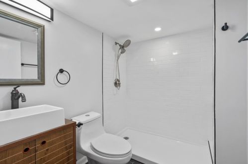 931 Mirror St, Pittsburgh PA  15217-2643 exterior