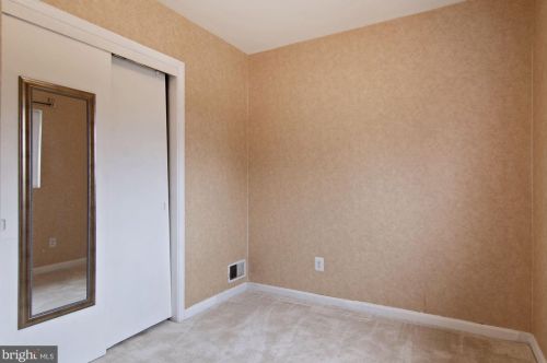 6662 Kings Hwy, Alexandria VA 22306-1506 exterior