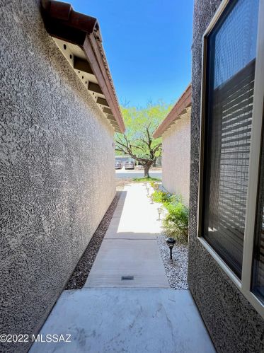 4051 Still Canyon Pass, Tucson AZ  85745-4166 exterior