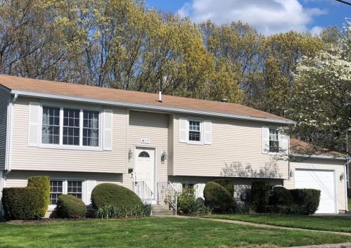 17 Country View Dr, Providence, RI 02919-5907